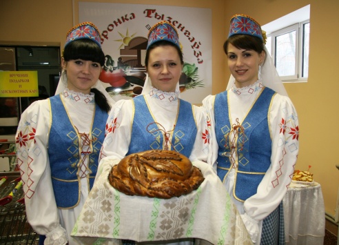 У Паставах адкрылі першы ў раёне магазін “тысячнік” (+ фота)