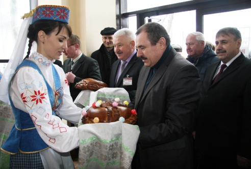 У Паставах адкрылі першы ў раёне магазін “тысячнік” (+ фота)