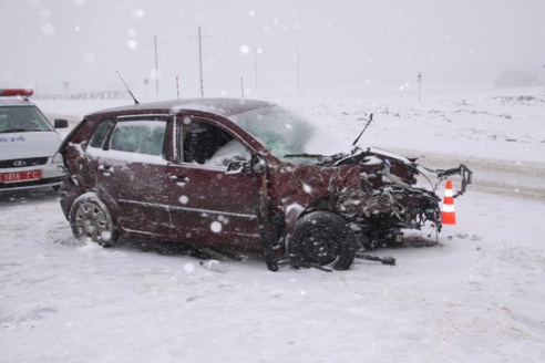 Фотофакт: из-за обильного снегопада случилось серьезное ДТП на трассе Рогачев-Довск