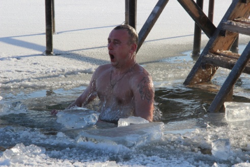 НА КРЕЩЕНИЕ – В ОЗЕРО