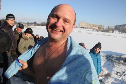 НА КРЕЩЕНИЕ – В ОЗЕРО