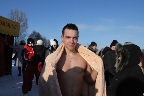 НА КРЕЩЕНИЕ – В ОЗЕРО