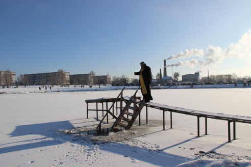 НА КРЕЩЕНИЕ – В ОЗЕРО