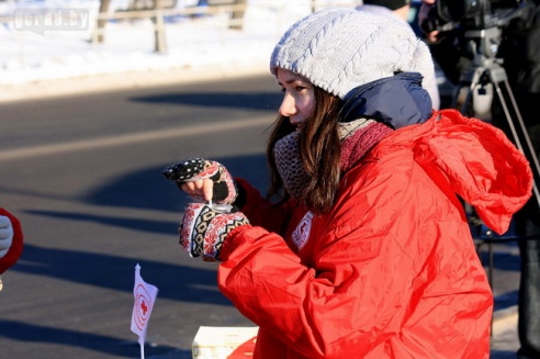 Могилевчане пьют чай на остановках