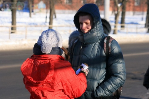 Могилевчане пьют чай на остановках