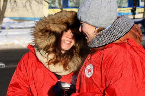 Могилевчане пьют чай на остановках