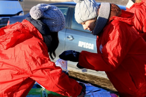 Могилевчане пьют чай на остановках