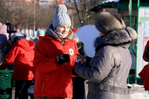 Могилевчане пьют чай на остановках