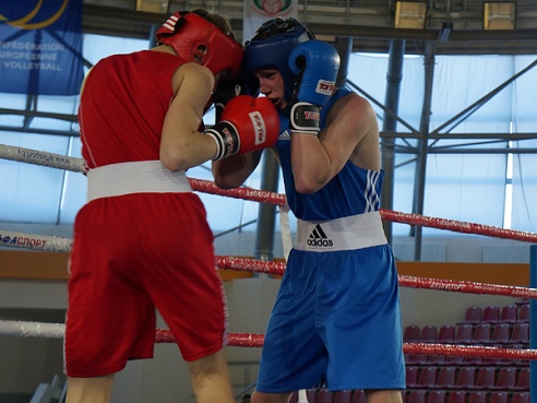 Молодые боксеры из четырех стран сражаются за награды турнира памяти Генриха Ривкина в Могилеве
