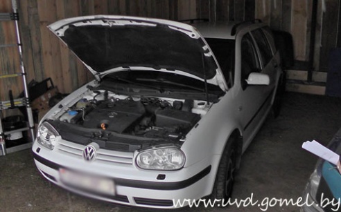 Милиционеры задержали мужчину, который подделывал документы для нелегальных автомобилей (фото)