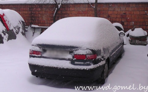 Милиционеры задержали мужчину, который подделывал документы для нелегальных автомобилей (фото)