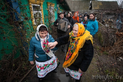 Коляды в глухой деревне Гомельской области: фоторепортаж с уникального народного праздника