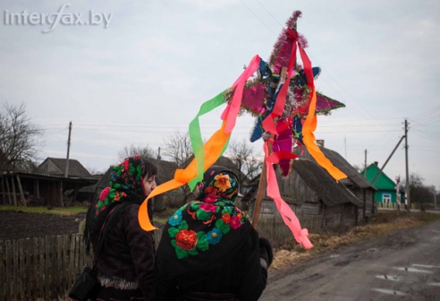 Коляды в глухой деревне Гомельской области: фоторепортаж с уникального народного праздника