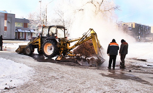 Масштабная авария в Рогачеве оставила большую часть города без воды (фото)