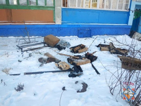 Пока гость гасил пламя в квартире речичанина, хозяин прятался на балконе