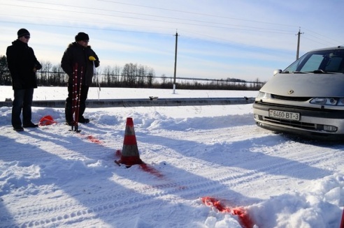 Еще один эксперимент в Мозыре: водители определяли, у какого автомобиля самый короткий тормозной путь (фото)