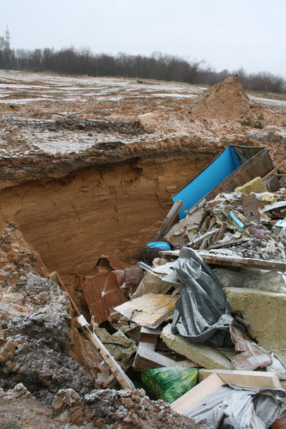 Издержки модернизации: на «Речицадреве» старый цех просто спихнули в котлован на берегу Днепра