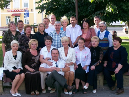 Нет возраста.Есть только наши семнадцать лет