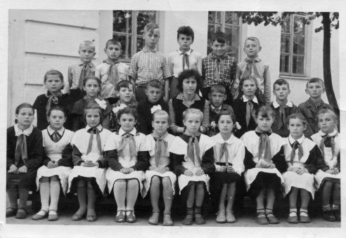 Нет возраста.Есть только наши семнадцать лет