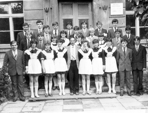 Нет возраста.Есть только наши семнадцать лет