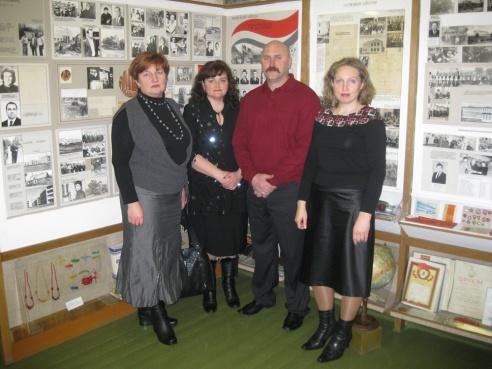 Нет возраста.Есть только наши семнадцать лет