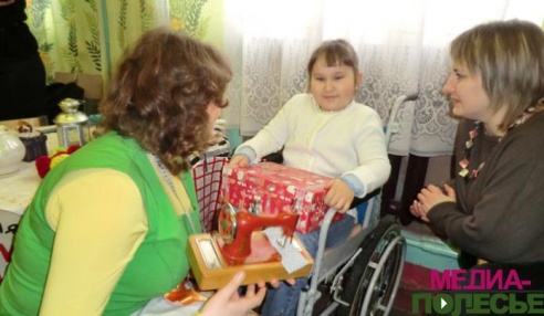 Большие куклы в гостях у маленького зрителя