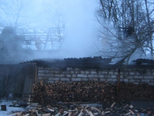 В Горецком районе из-за пожара в гараже сгорел WV Passat