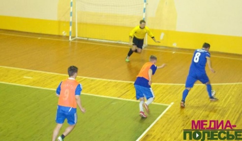 Открытый чемпионат Лунинецкого района по мини-футболу на Кубок афганцев. Определились финалисты