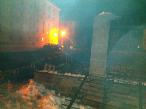 Девушка за рулем «Форд Мустанг» врезалась в ограждение храма в Светлогорске (фото)