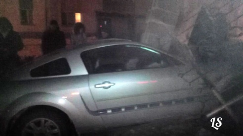 Девушка, разбившая в Светлогорске «Форд Мустанг» за 25 000$, села за руль с разрешения хозяина машины