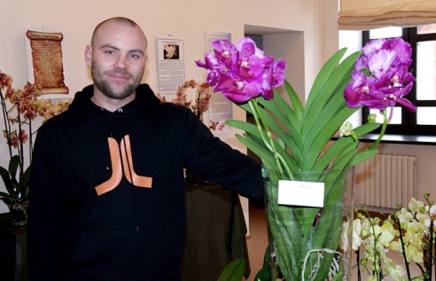 Молодая семья цветоводов привезла в Горки сказочную выставку