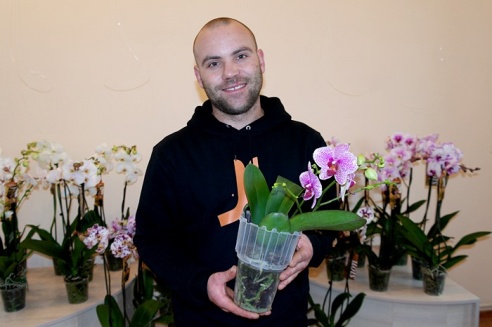 Молодая семья цветоводов привезла в Горки сказочную выставку