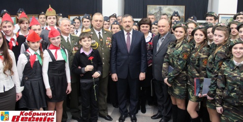 Пагоны і шаўроны – у пантэоне славы.