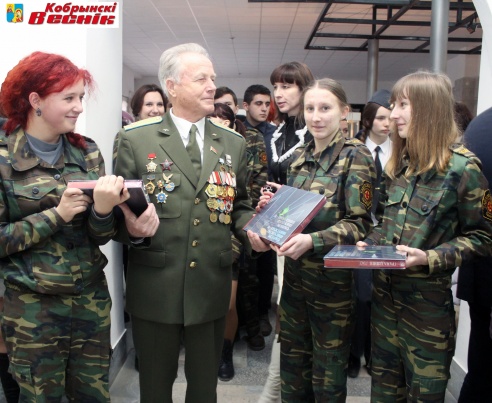 Пагоны і шаўроны – у пантэоне славы.