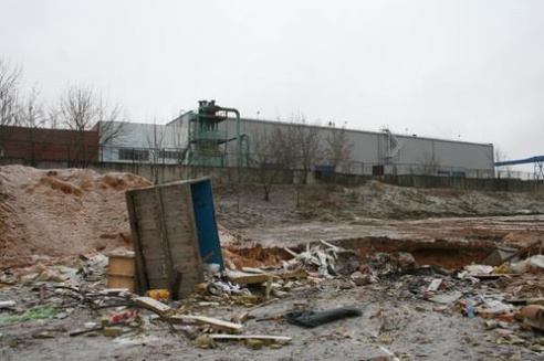 Издержки модернизации: на «Речицадреве» старый цех просто спихнули в котлован на берегу Днепра
