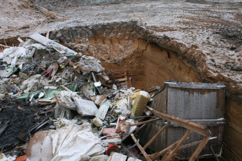 Издержки модернизации: на «Речицадреве» старый цех просто спихнули в котлован на берегу Днепра