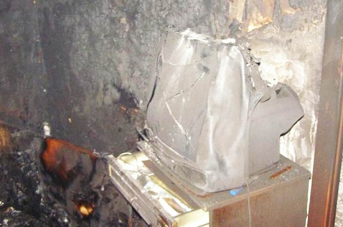 Заочники в Горках подожгли квартиру