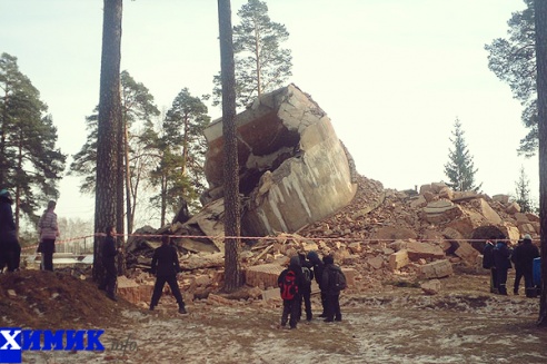 Под Новополоцком взорвали старую водонапорную башню (фото+видео)