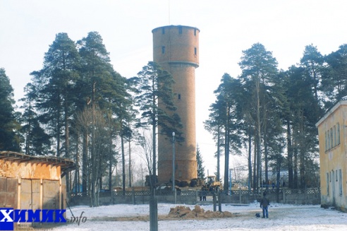 Под Новополоцком взорвали старую водонапорную башню (фото+видео)