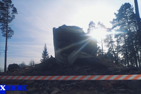 Под Новополоцком взорвали старую водонапорную башню (фото+видео)