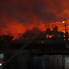 В Красносельском горели хозпостройки