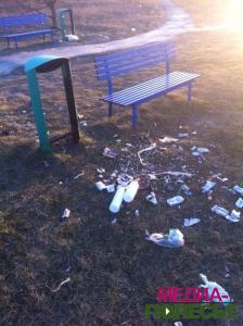 SOS. В зоне отдыха Бохоново - горы мусора в местах, где должны быть урны SOS. В зоне отдыха Бохоново - горы мусора в местах, где должны быть урны