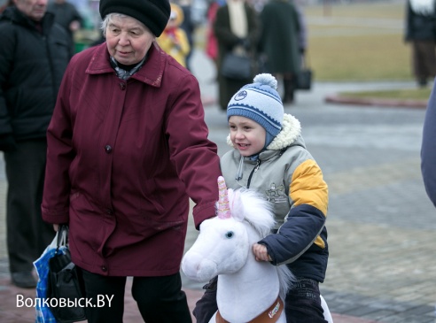 Масленку сустракаем, блінцы з мёдам выпякаем (фота)