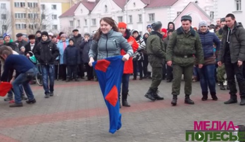 Зиму провели, весну встретили. Народные гуляния на Масленицу прошли в Лунинце