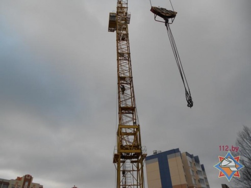 В Рогачеве на большой высоте крановщик впал в эпилептический припадок (фото)