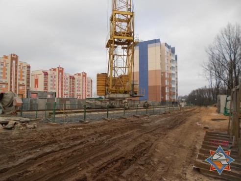 В Рогачеве на большой высоте крановщик впал в эпилептический припадок (фото)