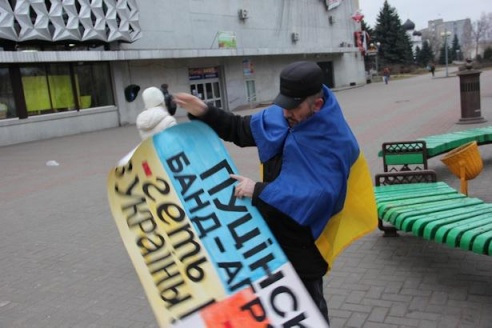 Баранавіцкі актывіст правёў адзіночны пікет салідарнасці з украінскім народам