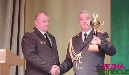 Милиционеров района поздравили с профессиональным праздником