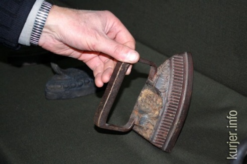 Случчанин Леонид Вечер представил свою коллекцию утюгов