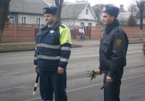 Барановичская ГАИ поздравила женщин-водителей